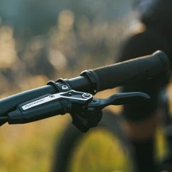 SRAM Frein à Disque Code Ultimate Stealth 13 SRAM Frein à Disque Code Ultimate Stealth -Magasin de pièces de vélo de montagne Sram Code Ultimate Stealth Scheibenbremse 00 5018 194 000 6