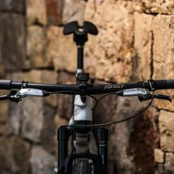 SRAM Frein à Disque Level Ultimate Stealth 4-Piston -Magasin de pièces de vélo de montagne Sram Level Ultimate Stealth 4 Piston Scheibenbremse 00 5018 195 000 6